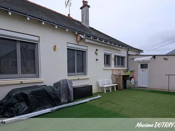 Maison de plain-pied , 6 pièces, 4 chambres, carport, jardin