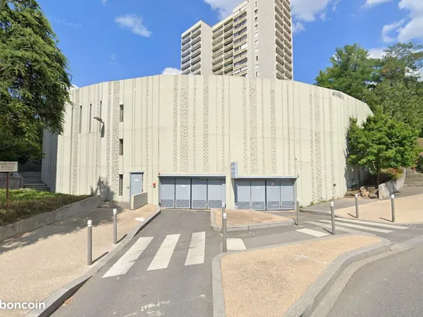 Place parking sécurisé et couvert