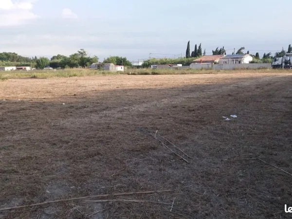 Terrain pour activité agricoles / équestre ou pose panneaux photovoltaïques
