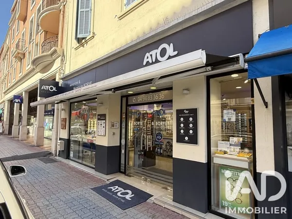 Local commercial 1 pièce 252 m²