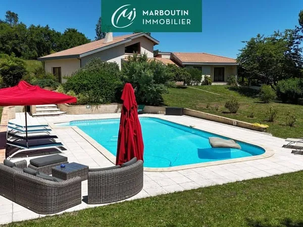Maison 8 pièces 235 m²