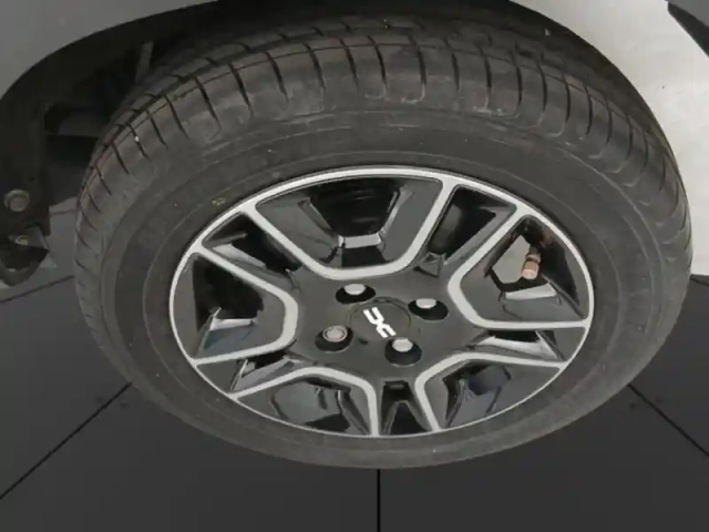 Dacia Spring 45ch essential soh 94% — photo 11