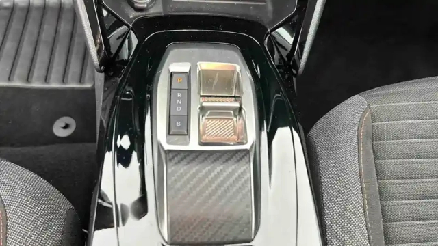 Peugeot 208 electrique 50 kwh 136ch — photo 39