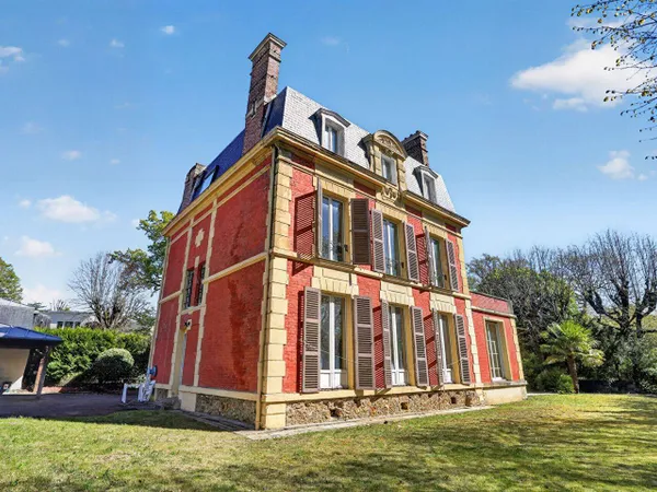 Maison 6 pièces 244 m²