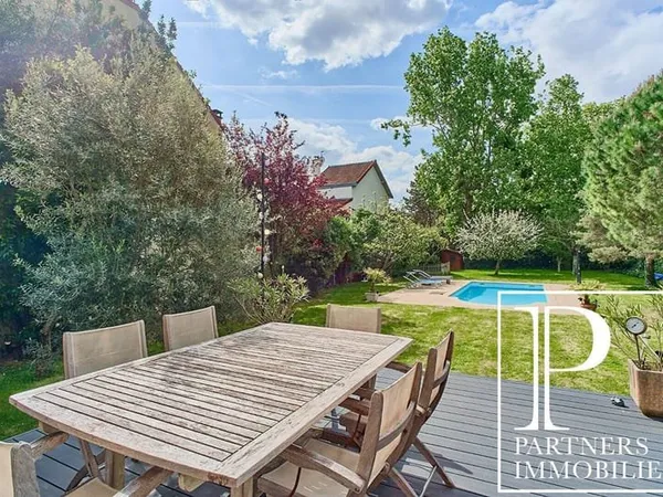 Maison 7 pièces 232 m²