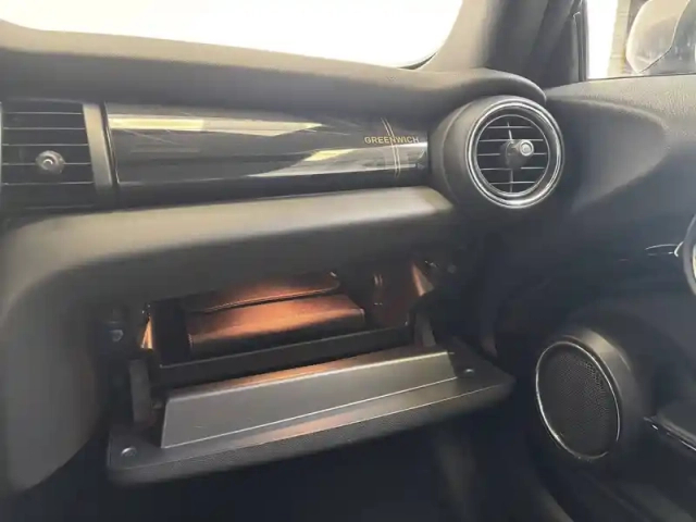 Mini Mini cabriolet cooper 136 ch — photo 23