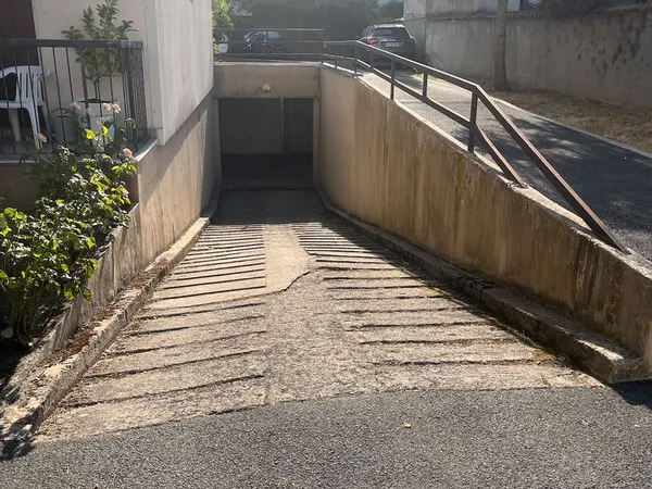 Garage fermé secteur ALMA