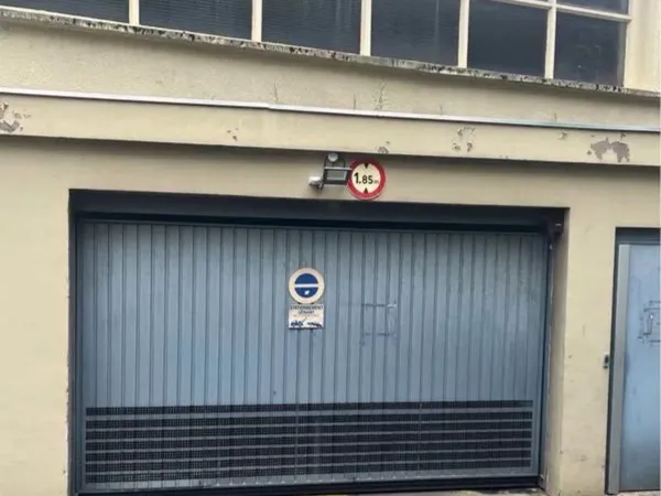 Garage centre 2