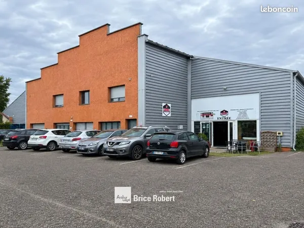 Local bureaux 930 m²