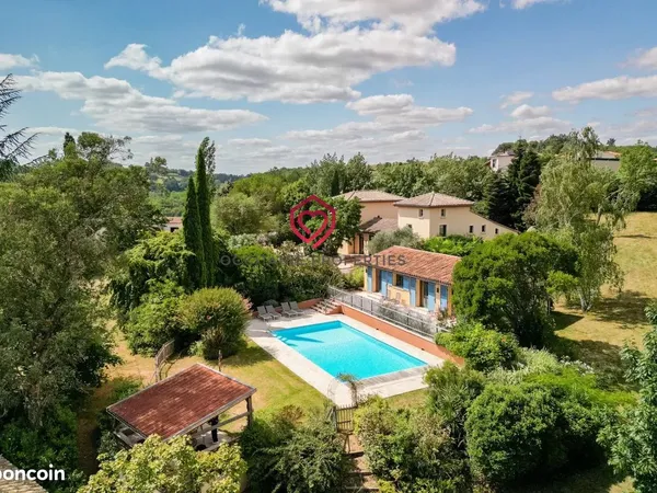 Maison 10 pièces 304 m²
