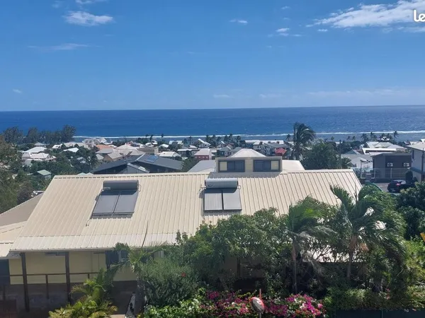 A louer à Saint Leu appartement T3 très récent avec vue mer dans résidence avec ascenseur