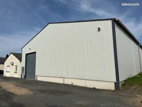 Entrepôt / Local d'activité 510 m² avec bureaux et grande cour - Mont-près-Chambord (41250)