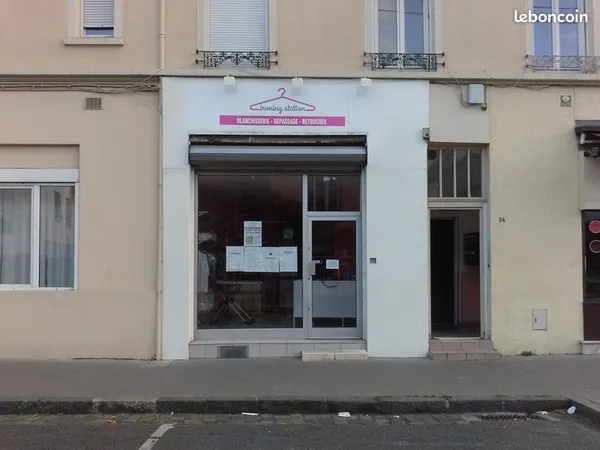 Local commercial ou bureau Vénissieux, parc de Parilly (Lyon 8ème)