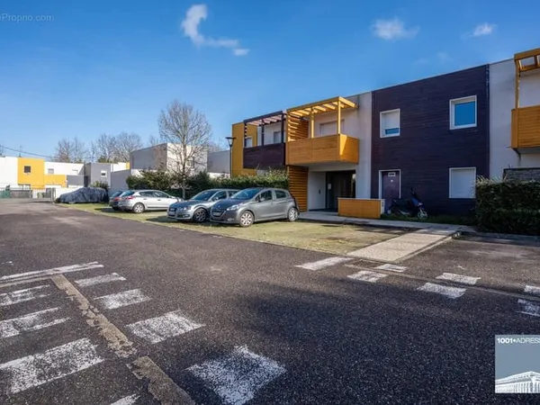 Deux pièces avec balcon et parking