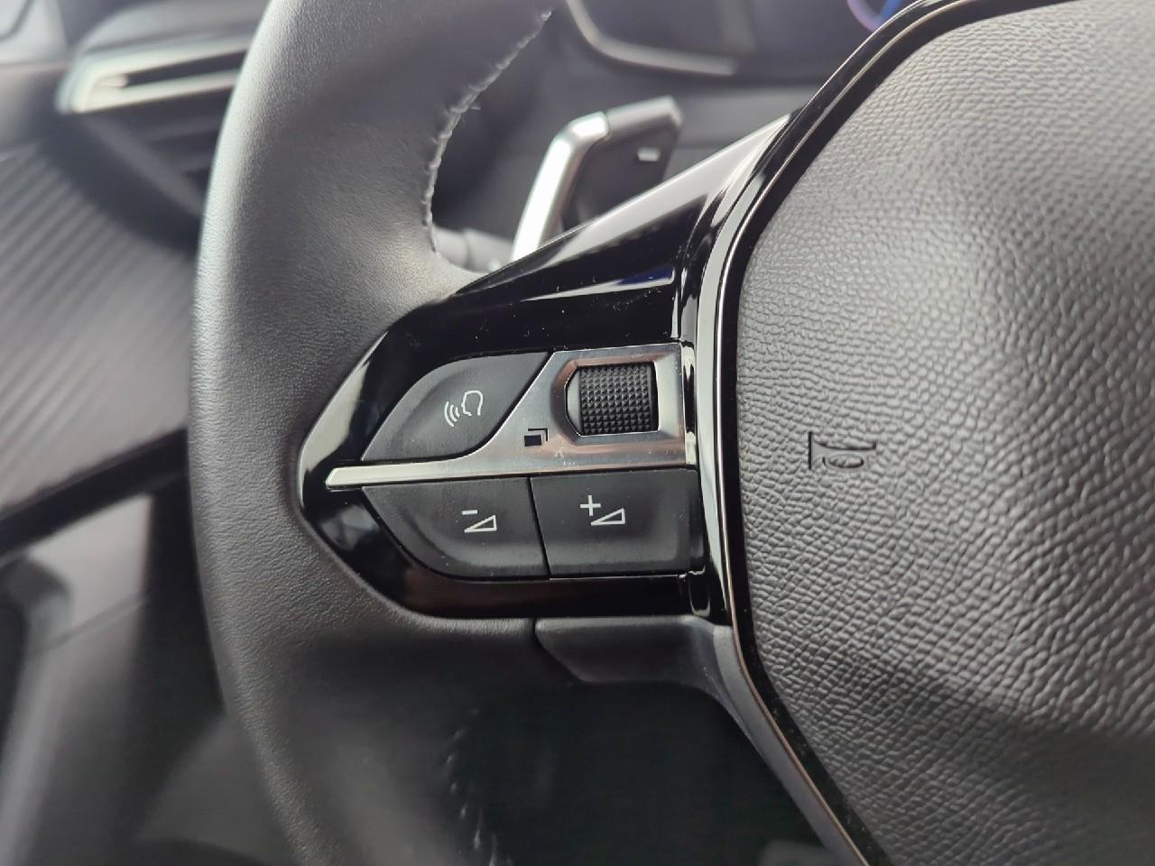 Peugeot 2008 hybrid 145 ch e-dcs6 allure — photo 19