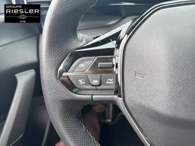 Peugeot 408 phev 225 e-eat8 — photo 20