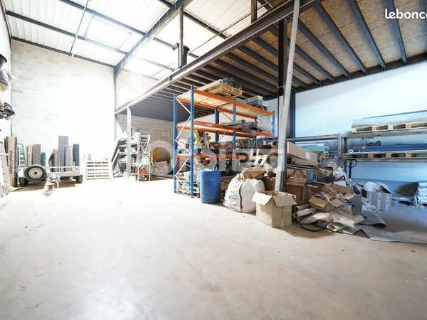 Local d'activité 143 m²