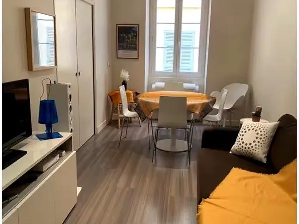 Appartement, deux-pièces, lumineux, refait à neuf