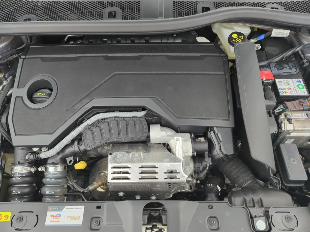 Peugeot 2008 hybrid 145 e-dcs6 allure — photo 16