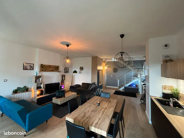 Appartement duplex 100 m² au coeur de Saint-Genis-les-Ollières - Manoir entièrement rénové