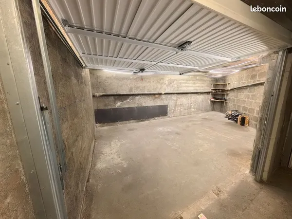 Grand garage - Aigle / Championnet - 26m² - Porte automatique - Lumière, eau, électricité