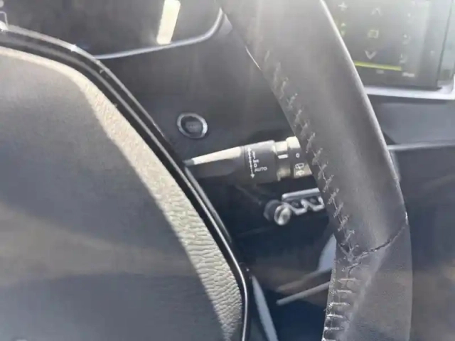 Peugeot 2008 puretech 100 s&amp;s bvm6 allure pack — photo 18