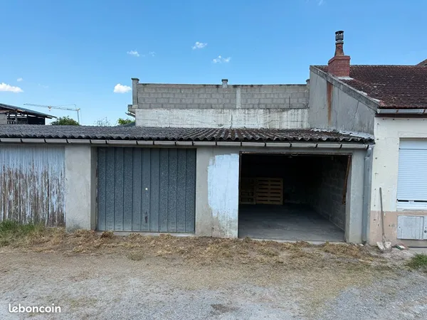 Parking/box 30 m² MONTLUCON