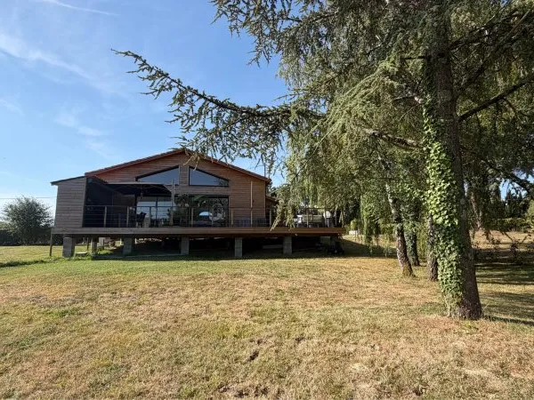 Maison contemporaine meublée avec grand jardin & vue dégagée