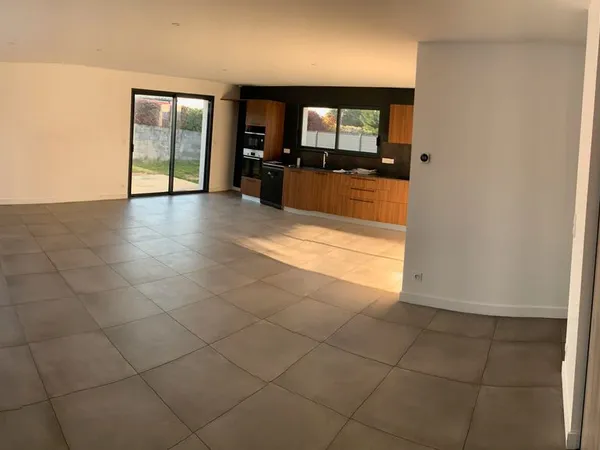 LE HAILLAN - Maison contemporaine - 107 m2 - jardin 500 m2 - DPE A