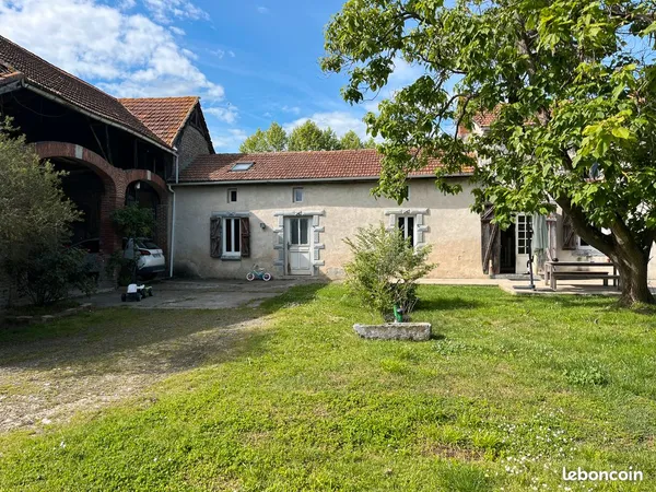 Maison de village avec dépendances