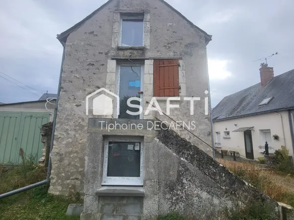 Maison de ville en cours de travaux, avec cours extérieur