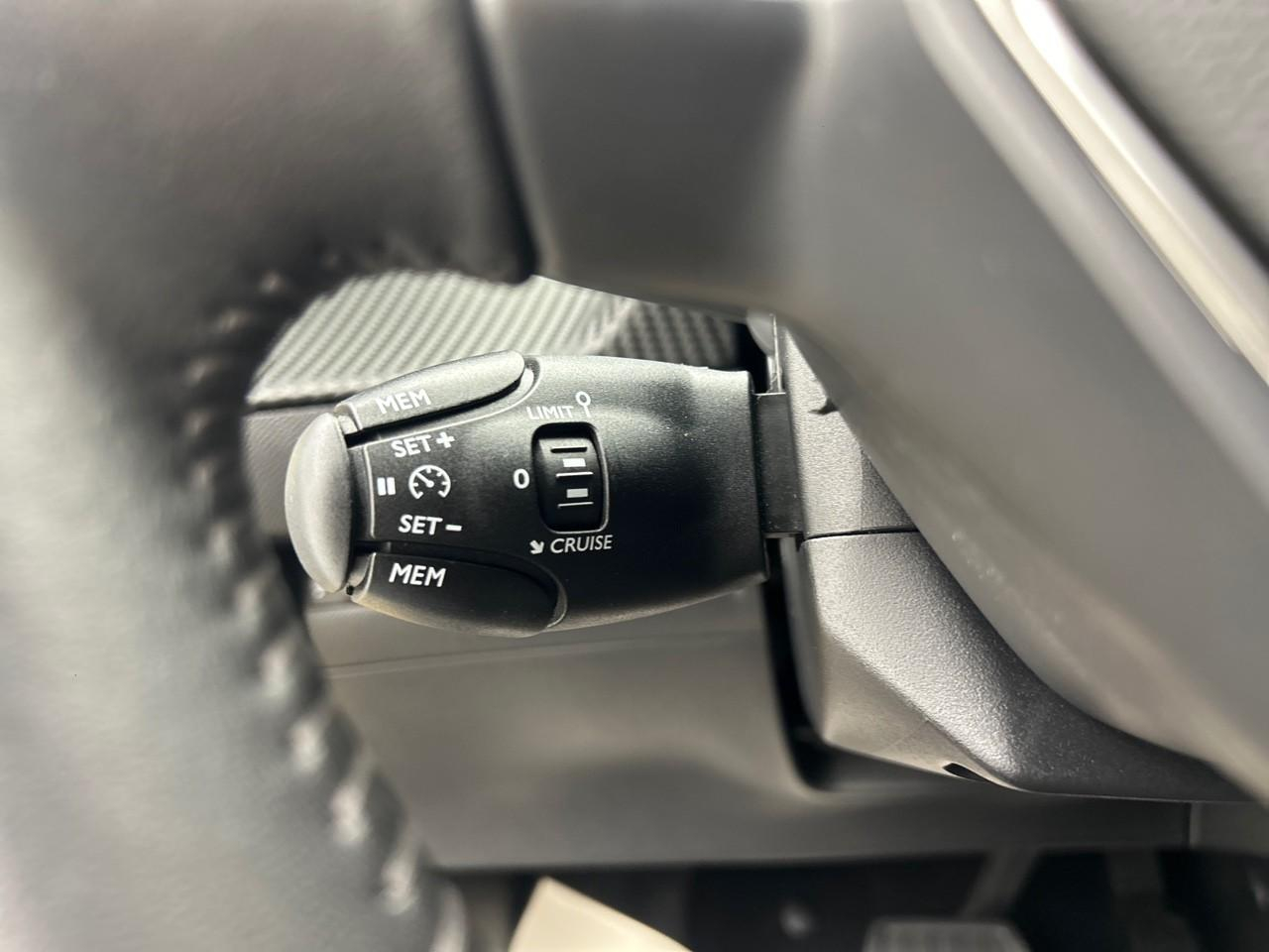 Peugeot 208 electrique 50 kwh 136ch allure — photo 21