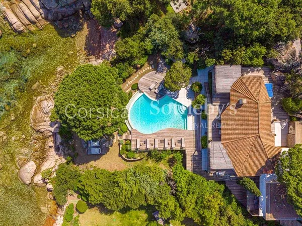 Maison 7 pièces 330 m²