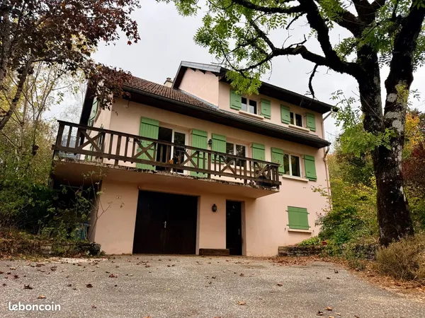 MAISON 8 PIECES 157m2