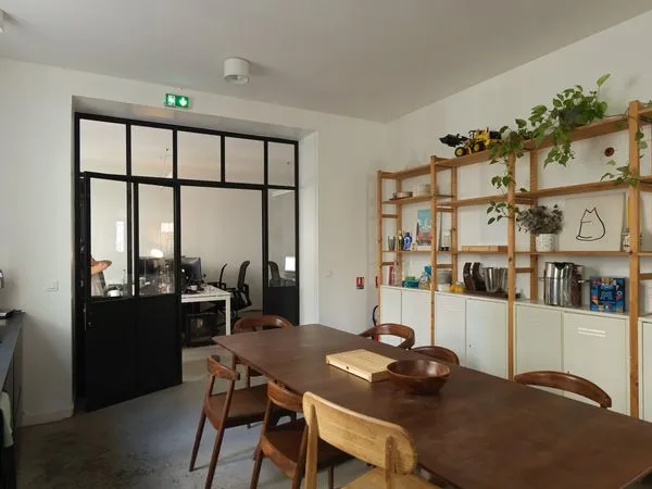 Local commercial d'angle ± 139 m² RDC — Paris 20e Buzenval — 5 000 euros/mois HT tout compris