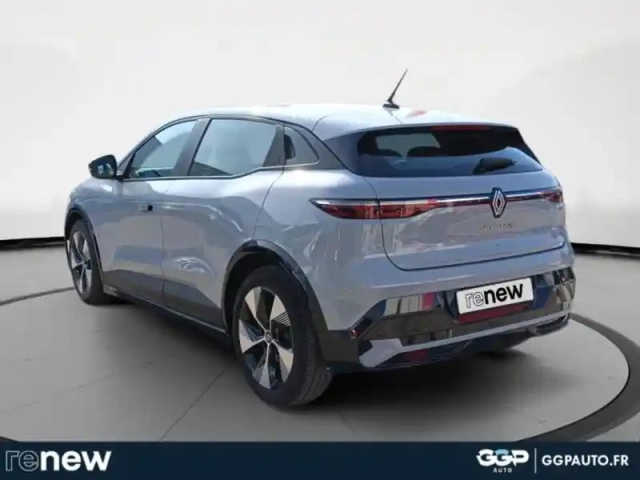 Renault Megane e-tech electric ev60 220ch equilibre super charge -b — photo 3