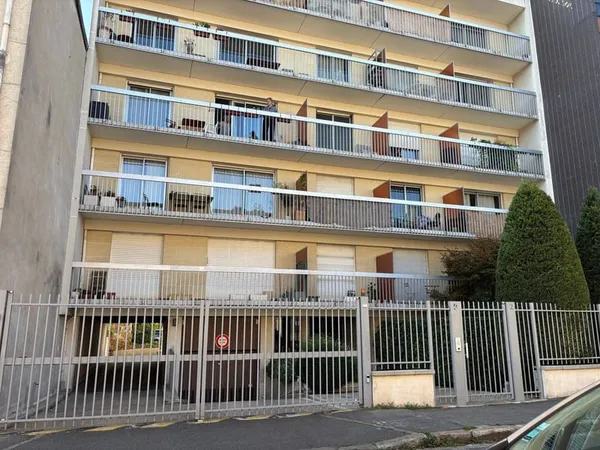 Studio 1 pièce 30 m²