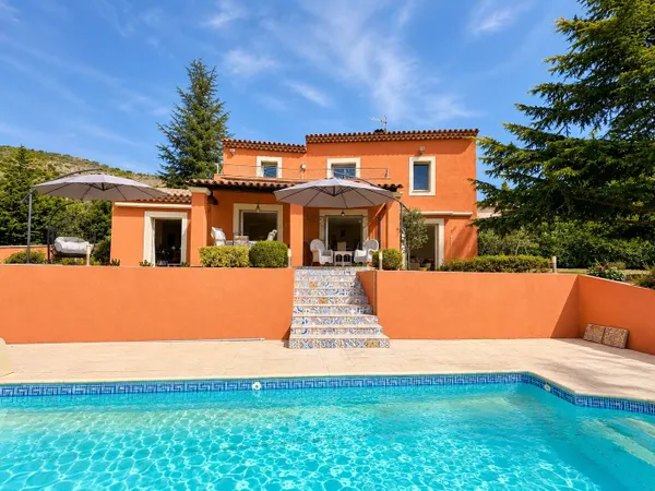 Villa néo provençale 5 pièces + piscine