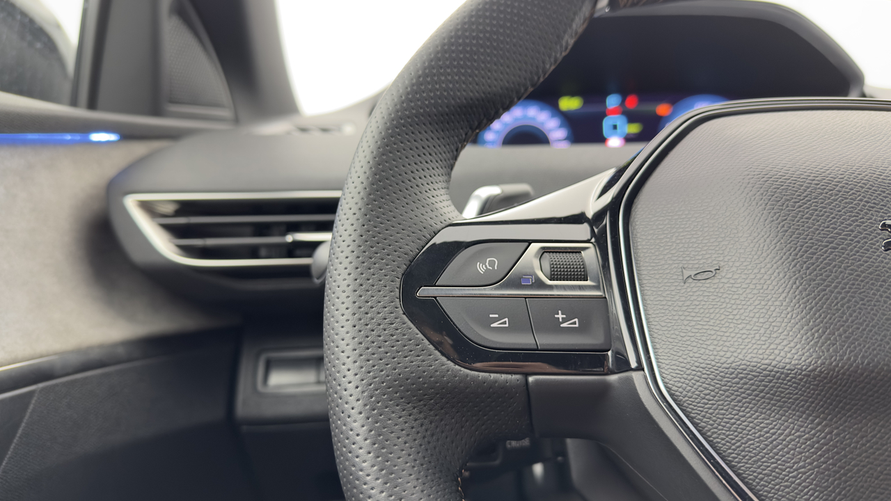 Peugeot 3008 Hybrid 225 e-EAT8 — photo 13