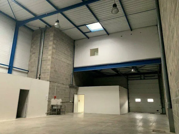 Local d'activité 406 m²