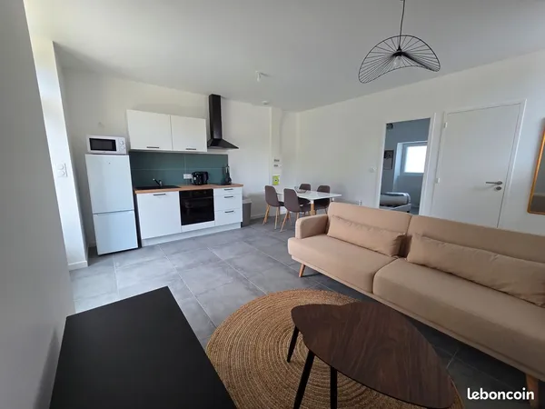 Appartement T2 Meublé avec Terrasse et Jardin refait à neuf Fougères proche centre