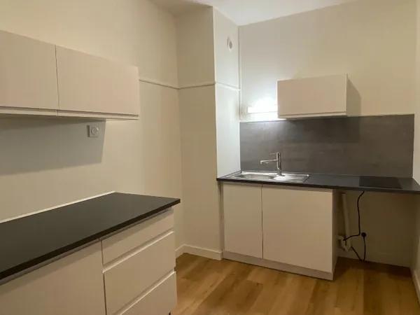 A LOUER STUDIO AVEC PARKING 35.5 M² chauffage inclus