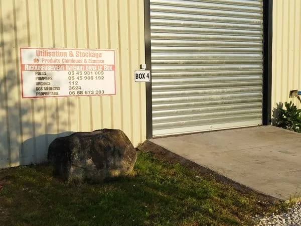 Location Box 55 m2 pour stockage petit atelier a louer