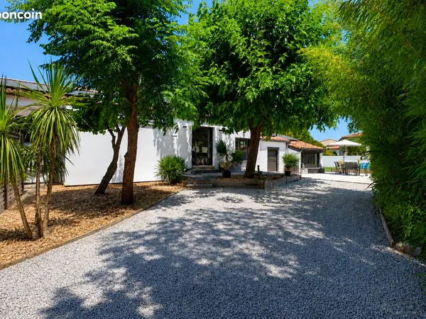 MAISON D'ARCHITECTE PLAIN PIED RÉNOVÉE AVEC STUDIO INDÉPENDANT - TEYRAN 165 m² - Terrain paysager de