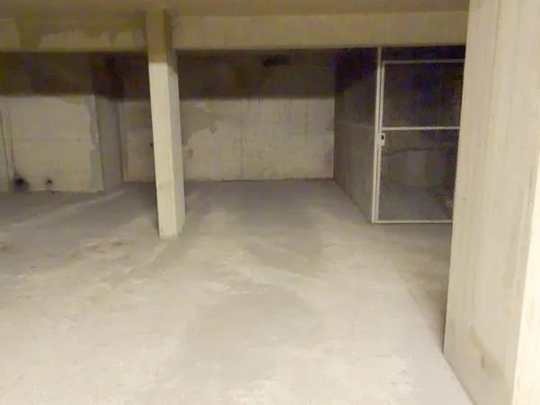 Loue 2 places de parking (souterrain) en enfilade - Gare Pontoise - 23m²
