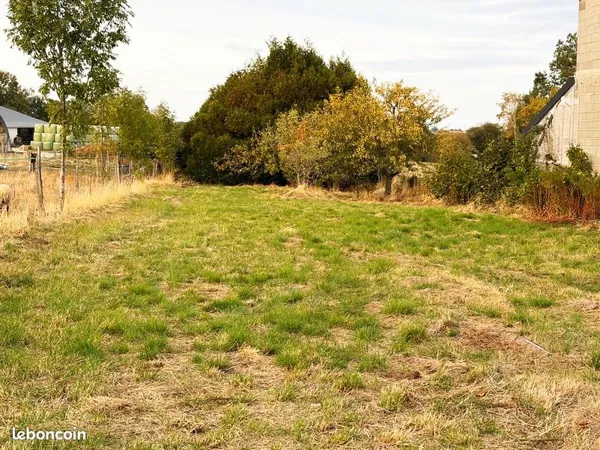A VENDRE TERRAIN A BÂTIR DE 863 M² A MOULET - VOLVIC (63530) - PRIX ; 77 670 soit 90 /m²