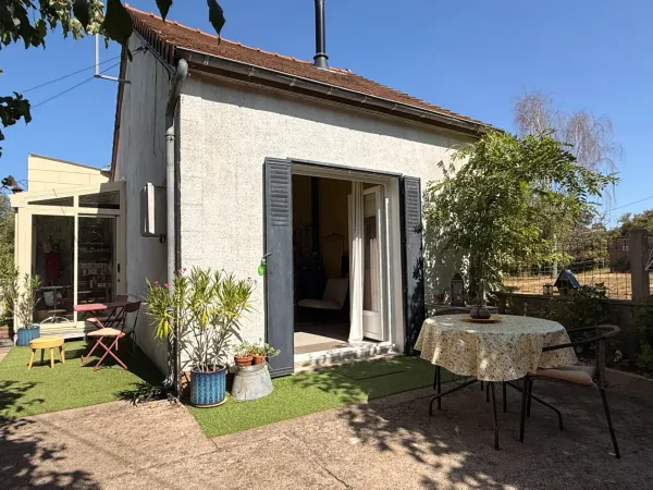 EN EXCLUSIVITE ! Maison en pierre 54m², 2 chambres sur 593m² de terrain + Terrain indépendant de 142