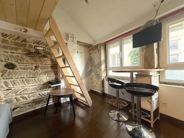 Studio rénové - Proximité place Sathonay