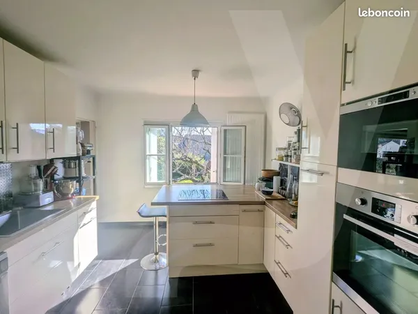 Maison 7 pièces 145 m²