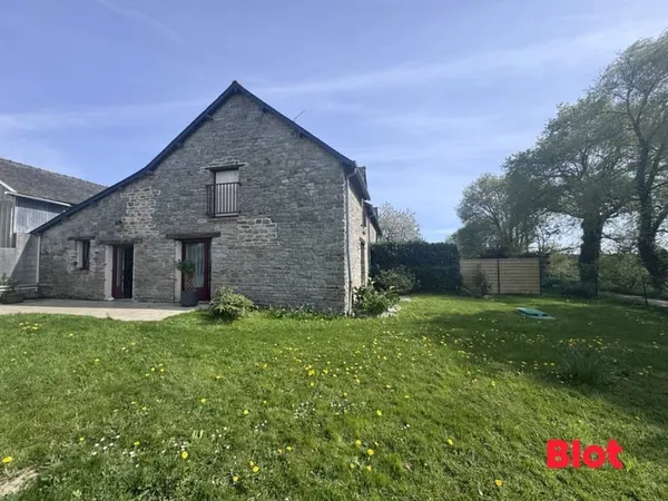 A LOUER - MAISON AVEC JARDIN ET HANGAR - LA BOUEXIERE